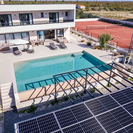 Freedom With Pool And Tennis Court * Mala Cista