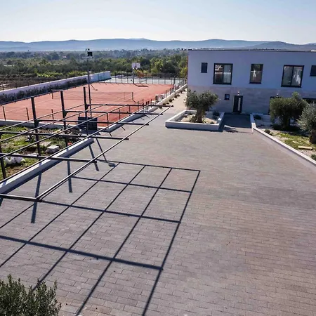 Freedom With Pool And Tennis Court Villa