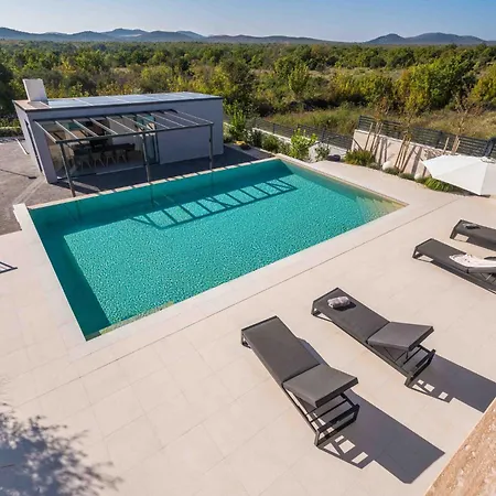 Villa Freedom With Pool And Tennis Court *