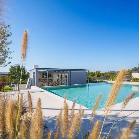 Villa Freedom With Pool And Tennis Court Mala Cista