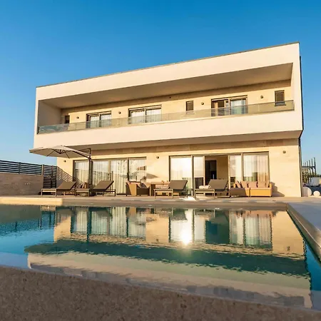 Freedom With Pool And Tennis Court Villa Mala Cista