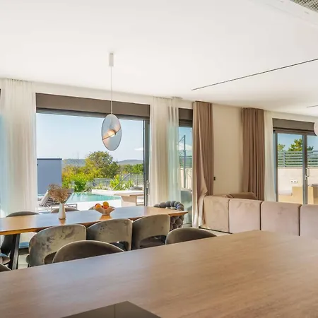 Villa Freedom With Pool And Tennis Court
