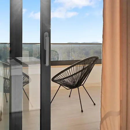 Freedom With Pool And Tennis Court Villa *