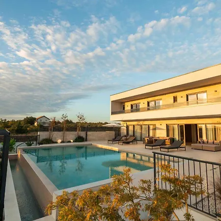 Freedom With Pool And Tennis Court Villa Mala Cista